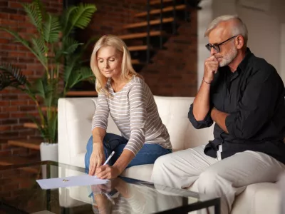 Samo &scaron;e podpis pod ločitev in &hellip; / Foto: Istock