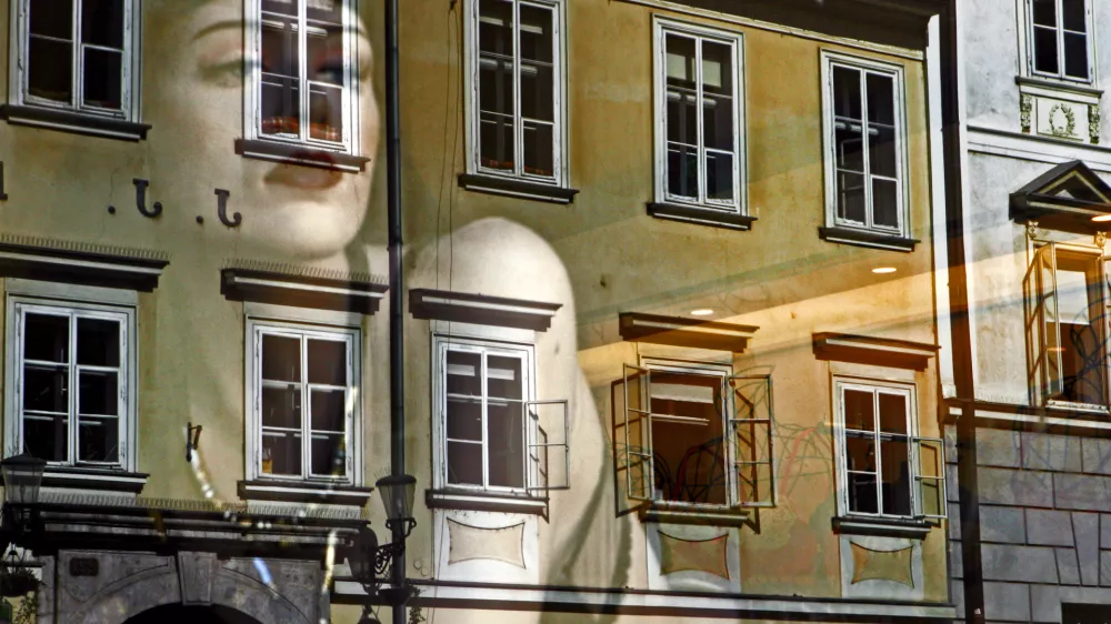 - simbolična fotografija - izlužba - lutka - erotično perilo - spolno nasilje - zlorabe - spolnost - nepremičnine - davki - dajatve - prispevki, nepremičninski davek, //FOTO: Bojan Velikonja