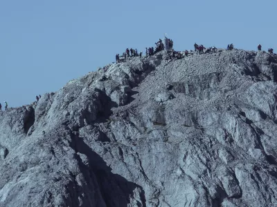 - 29.08.2015 - simbolična fotografija - Triglav, planinci, Aljažev stolp, Julijske Alpe     ///FOTO: Jaka Gasar