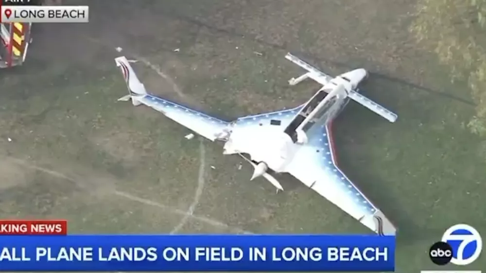 Letalo je zasilno pristalo na nogometnem igri&scaron;ču v Long Beachu.