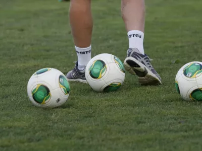  - simbolična fotografija  - nogomet - žoga - nogometa&scaron; - nogometni igralec - &scaron;prtnik //FOTO: Tomaž Skale