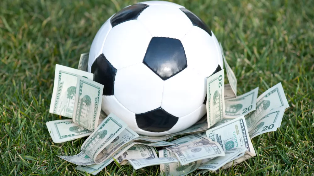 Vrhunski nogomet in denar gresta z roko v roki. / Foto: Getty Images