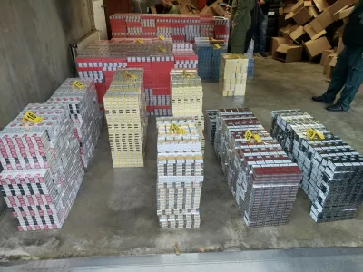Preiskovalci Finančne uprave Murska Sobota so na biv&scaron;em mejnem prehodu Dolga vas zasegli 723.800 cigaret. 