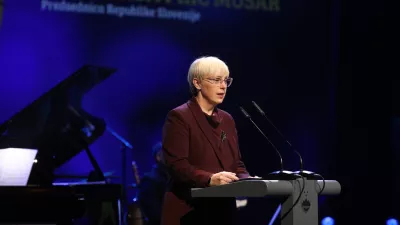 (PRENOS) Predsednica Pirc Musar: Nestabilnost davčnega in zakonodajnega okolja odvrača od naložb v Sloveniji