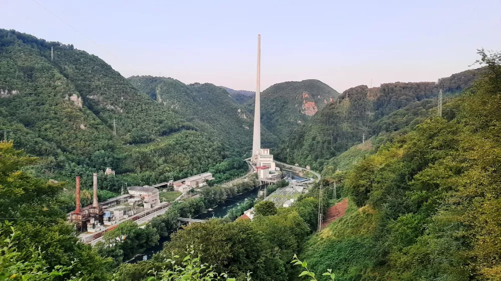 Znova obujajo trboveljski dimnik