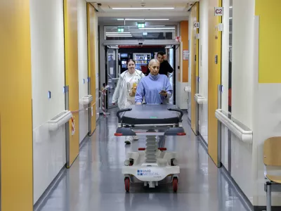 - simbolična fotografija - zdravstvo, zdravnik, medicinska sestra, medicinsko osebje, pacient, bolnica, bolni&scaron;nica- 12.03.2025 - ministrica za zdravje Valentina Prevolnik Rupel si je na delovnem obisku v Univerzitetnem kliničnem centru (UKC) ogledala tekoče investicije//FOTO: Jaka Gasar / Foto: Jaka Gasar