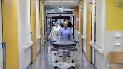 - simbolična fotografija - zdravstvo, zdravnik, medicinska sestra, medicinsko osebje, pacient, bolnica, bolni&scaron;nica- 12.03.2025 - ministrica za zdravje Valentina Prevolnik Rupel si je na delovnem obisku v Univerzitetnem kliničnem centru (UKC) ogledala tekoče investicije//FOTO: Jaka Gasar / Foto: Jaka Gasar