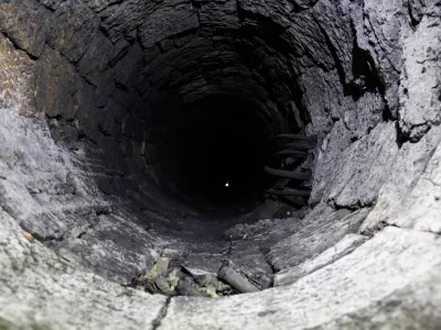 - grajski hrib pod ljubljanskim gradom - Vodnjak iz vrha - 21.05.2019 &ndash; Rubrika Ljubljansko podzemlje &ndash; zakloni&scaron;ča v Ljubljani - - //FOTO: Bojan Velikonja