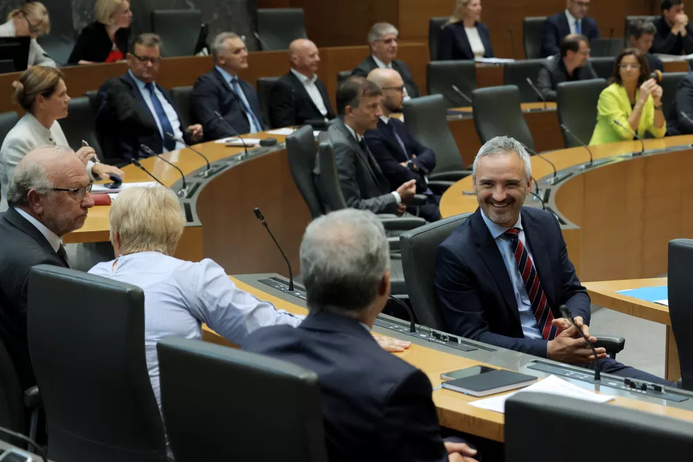 Ljubljana, DZ.Izredna seja DZ, na kateri so obravnavali predlog priporocila vladi eno leto po lanskoletnih avgustovskih poplavah in zemeljskih plazovih.Vodja poslanske skupine stranke NSi Janez Cigler Kralj.