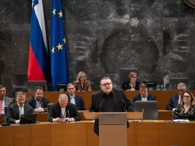 Ljubljana, DZ.Izredna seja DZ, na kateri obravnavajo interpelacijo o delu in odgovornosti ministra za solidarno prihodnost Simona Maljevca.Minister za solidarno prihodnost Simon Maljevac.