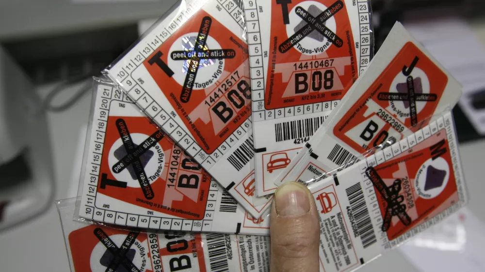 - Avstrija vinjeta -- tematska fotografija - Projekt uvedbe vinjet v Sloveniji -- //FOTO: Matej Pov&scaron;eOPOMBA: ZA OBJAVO V ČASOPISU DNEVNIK