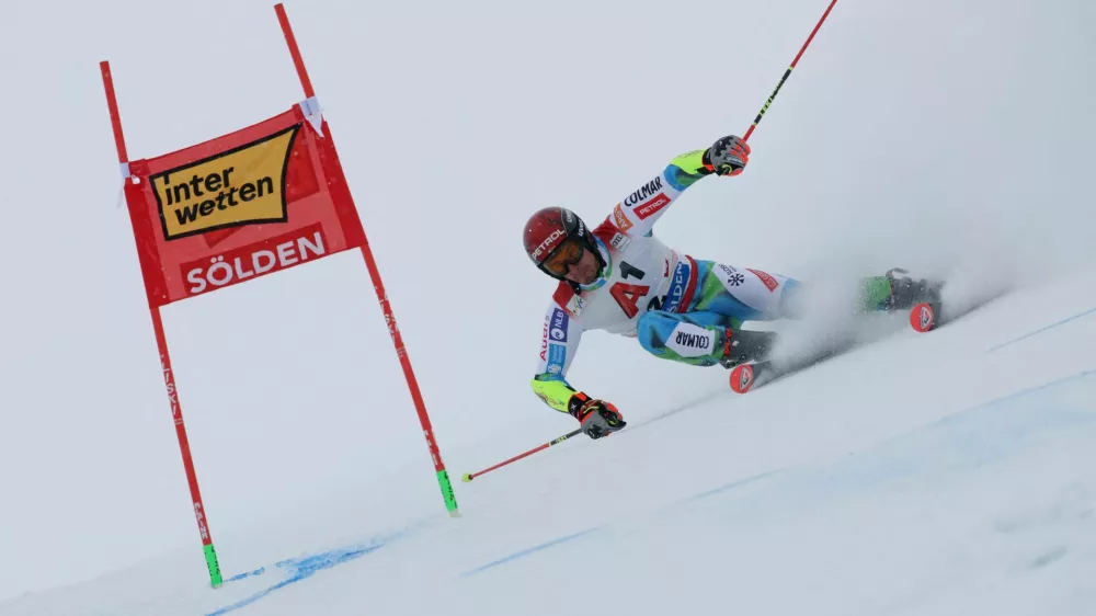 Alpine Skiing - FIS Alpine Ski World Cup - Men's Giant Slalom - Soelden, Austria - October 26, 2025 Slovenia's Zan Kranjec in action REUTERS/Leonhard Foeger