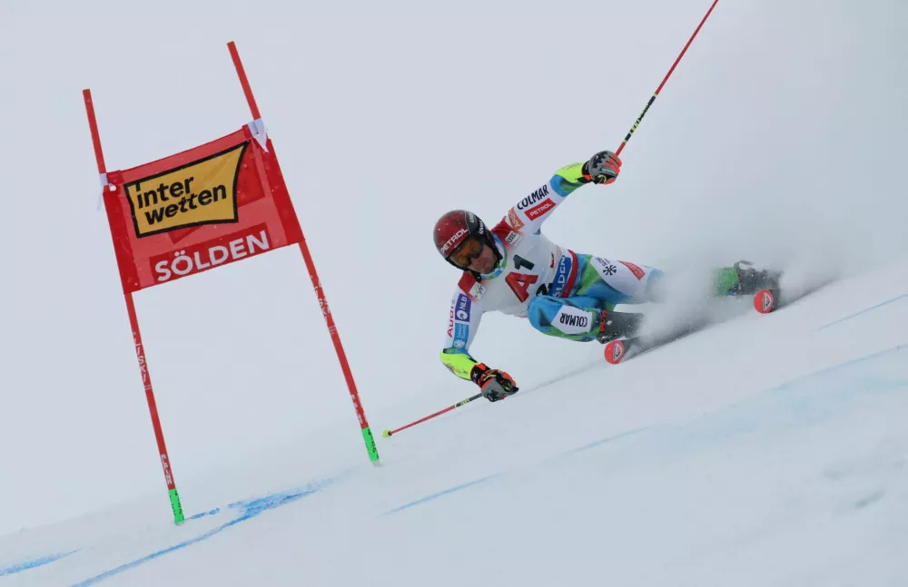 Alpine Skiing - FIS Alpine Ski World Cup - Men's Giant Slalom - Soelden, Austria - October 26, 2025 Slovenia's Zan Kranjec in action REUTERS/Leonhard Foeger