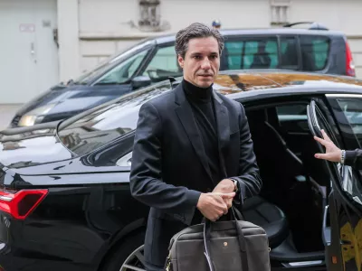 Ljubljana, vlada.Izredna seja vlade.Minister za delo, druzino, socialne zadeve in enake moznosti Luka Mesec.