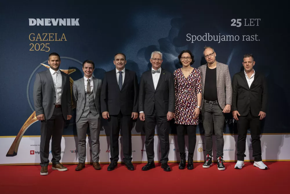 Od leve proti desni: ELEKTRO UGOV&Scaron;EK - Klemen Ugov&scaron;ek, JAFRAL - Frenk Smrekar, ACRYFORM - Stanislav Habinc, GONZAGA PRO - Iztok Bizjak, DOCENTRIC - Ana Gligorijević in Jurij Leskovec, ROSI TEH - Roman Mikolič