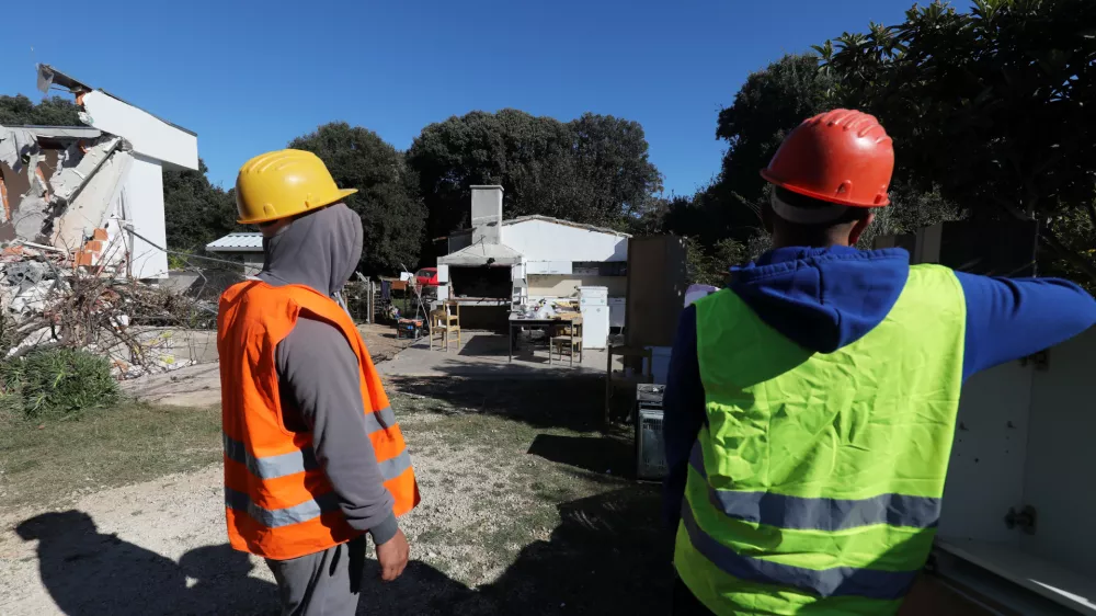 15.10.2025., Liznjan - Pocela je nova tura rusenja bespravno sagradjenih objekata, ovaj put na podrucju opcine Medulin. Photo: Sasa Miljevic/PIXSELL