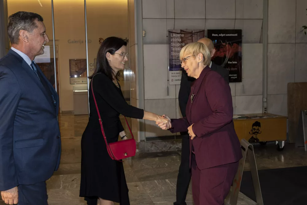 DNEVNIK MEDIJI - Miran Lesjak in Tatjana Tanackovič, predsednica Republike Slovenije dr. Nata&scaron;a Pirc Musar (Foto: Katja Kodba)