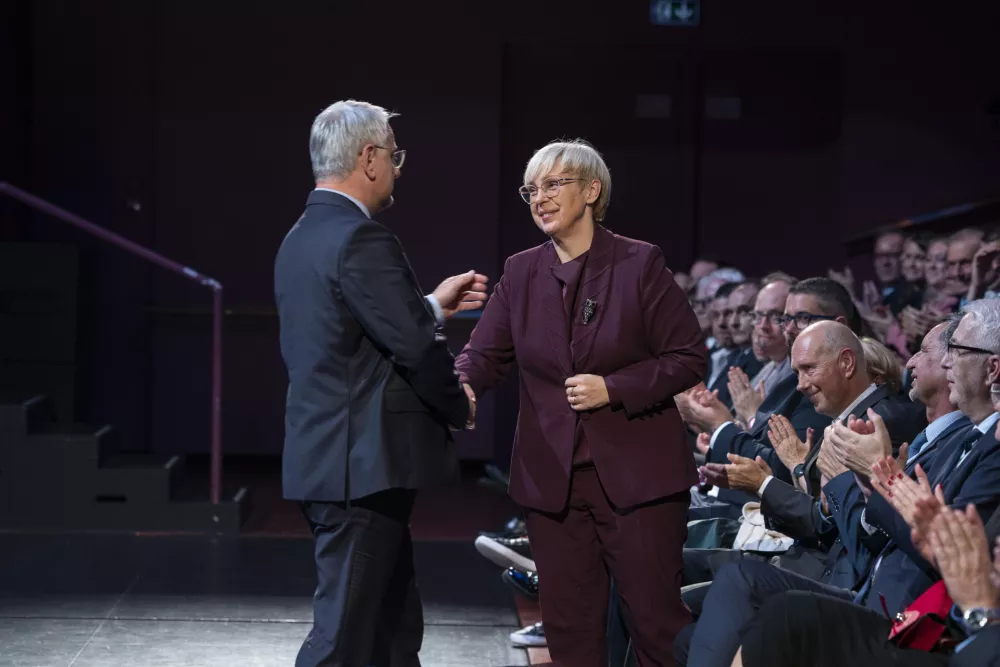 Minister za gospodarstvo, turizem in &scaron;port Matjaž Han in predsednica Republike Slovenije dr. Nata&scaron;a Pirc Musar (Foto: Katja Kodba)