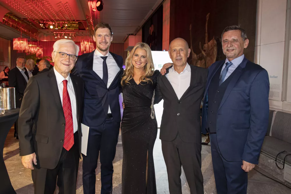 KLS LJUBNO - Mirko Stra&scaron;ek, MEBOR - Simon Mesec, voditeljica Bernarda Žarn, DNEVNIK MEDIJI - Bojan Petan in Miran Lesjak (Foto: Katja Kodba)