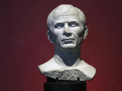 razkriti julij cezar