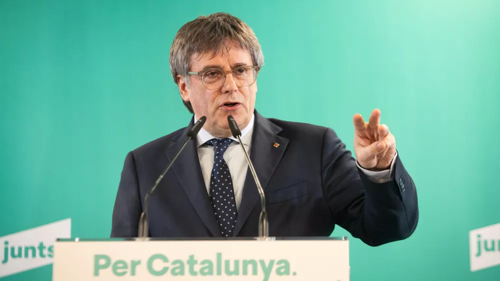 27 October 2025, France, Perpignan: Junts party of Catalan separatist leader Carles Puigdemont speaks during a press conference following a Junts per Catalunya party meeting in Perpignan. Puigdemont decided to cancel its support pact with S&aacute;nchez's Socialist Party (PSOE) Photo: Gl&ograve;ria S&aacute;nchez/EUROPA PRESS/dpa