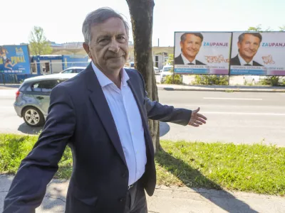 25.08.2025 - Karel Erjavec - ZAUPANJE - stranka - volilni plakat - jumbo plakat izjava za medije predsednika stranke Zaupanje Karla Erjavca ob zagonu plakatne kampanje, na kateri bo predstavil pomen gesla, ključne vrednote in nadaljnje korake strankeFoto: Luka Cjuha