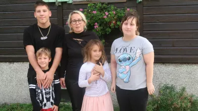 Iskrica, družina Cvirn iz Brestanice: Enej, Nik, Mihelca, Nika in Neja. Foto: Tatjana Pihlar / Foto: Tatjana Pihlar 