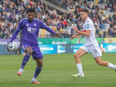 Slovenija, Maribor, 25.10.2025 - nogomet, 1.liga, NK Maribor, NK Primorje. Benjamin Tetteh (levo), Žane Be&scaron;ir (desno) 