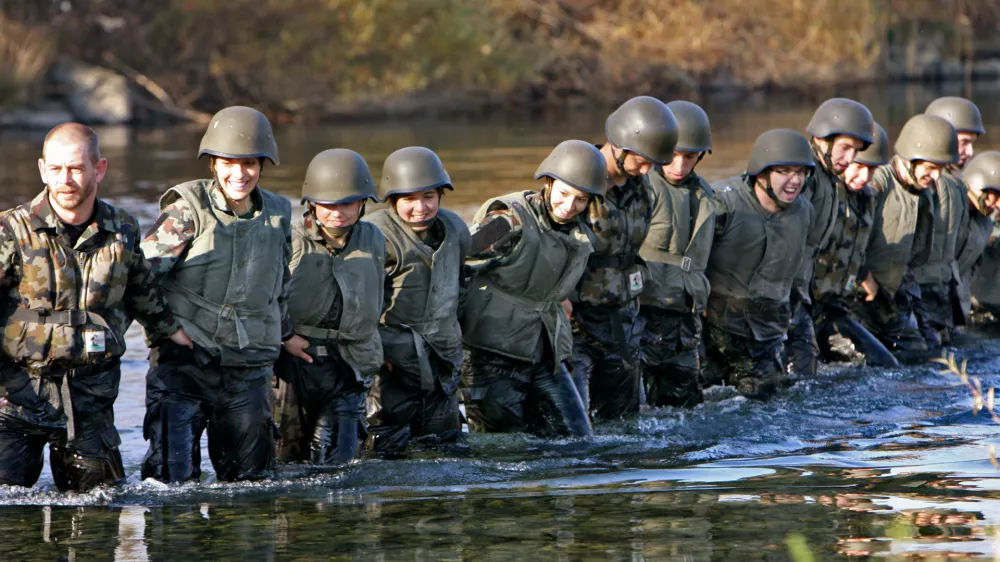 &Scaron;tipendije za vojake krepko vi&scaron;je kot za socialne delavce in učitelje