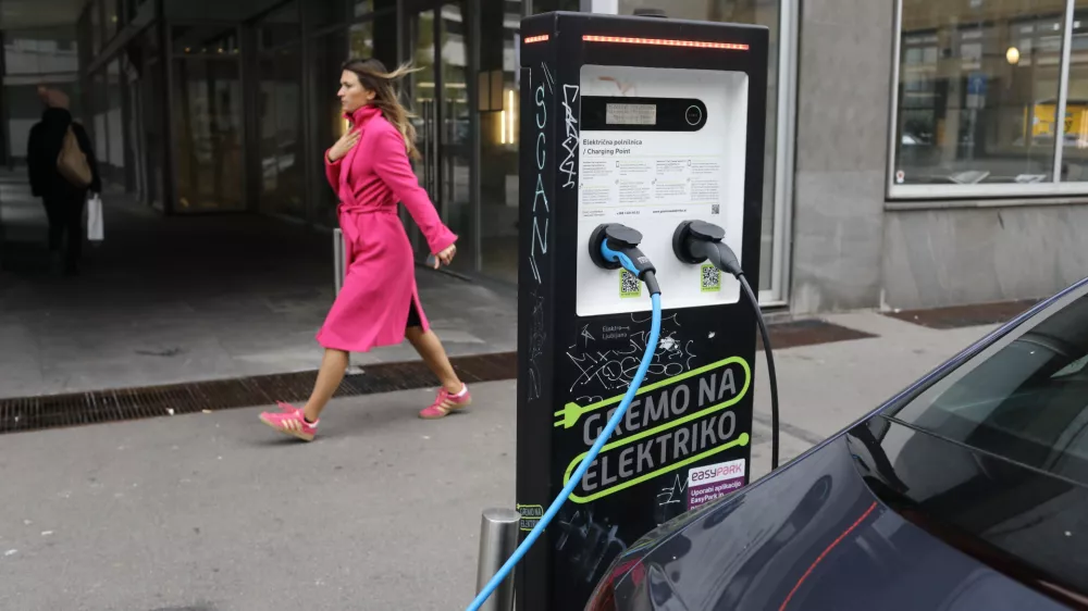 14.11.2024 - simbolična fotografija - električni avto - avto na elekriko - električni pogon - električna polnilnicaFOTO: LUKA CJUHA