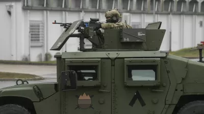 - simbolična fotografija &ndash; vojaki SV -- 31.03.2023 &ndash; Slovenska vojska (SV) - Voja&scaron;nica Ivana Cankarja Vrhnika - obisk predsednice republike v okviru katerega se je seznanila s stanjem pripravljenosti Slovenske vojske v letu 2022, //FOTO: Jaka Gasar