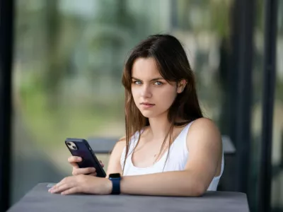 Žrtve so največkrat najstnice z nizko samopodobo. Foto: Profimedia