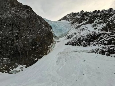 This photo released by the Italian Alpine and Speleological Rescue Corps on Sunday, Nov. 2, 2025, shows the site where five mountaineers, all German, were hit by an avalanche Saturday afternoon, Nov. 1, 2025, while climbing the Cima Vertana, in the Ortler mountains in Solda, Italy. (Corpo Nazionale Soccorso Alpino e Speleologico via AP)