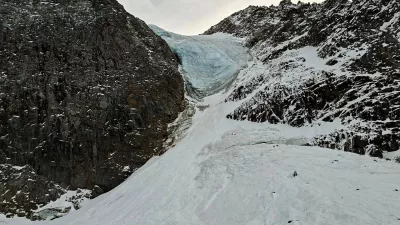 This photo released by the Italian Alpine and Speleological Rescue Corps on Sunday, Nov. 2, 2025, shows the site where five mountaineers, all German, were hit by an avalanche Saturday afternoon, Nov. 1, 2025, while climbing the Cima Vertana, in the Ortler mountains in Solda, Italy. (Corpo Nazionale Soccorso Alpino e Speleologico via AP)
