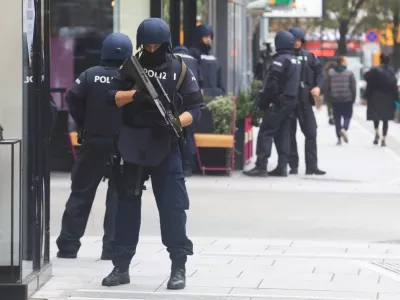 3.11.2020 - Dunaj, Avstrija - teroristični napad - dan po napadu - policija