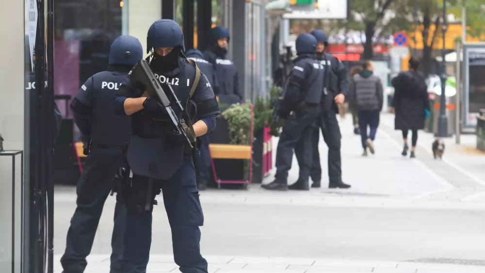 3.11.2020 - Dunaj, Avstrija - teroristični napad - dan po napadu - policija