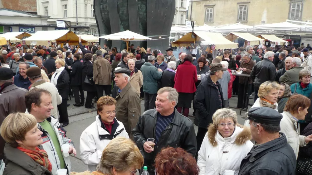 Martinovanje na Trgu Svobode v Mariboru