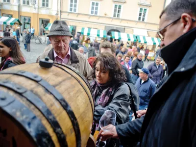 ljubljanska vinska pot - "Predmartinova Ljubljana" - kulinaricni dogodek, kjer so svoja vina in kuhinjo predstavili izbrani vinarji in gostinci//FOTO: TomaĹľ ZajelĹˇnik