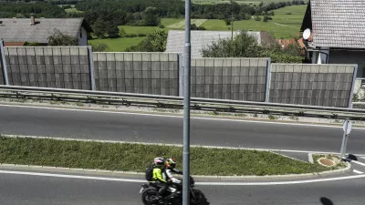 Pravniki &ldquo;raztrgali&rdquo; vladno uredbo