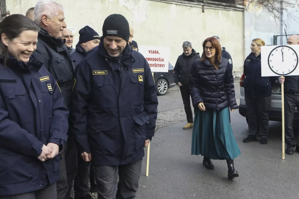 Ministrica za pravosodje Andreja Katič13.2.2025 protestni shod pravosodnih policistov in drugih strokovnih delavcev zavodov za prestajanje kazni zapora (ZPKZ) zapor Pov&scaron;etova - pravosodni policistFoto: Luka Cjuha