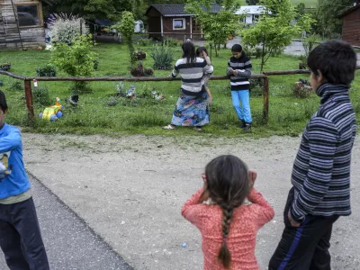 ?- 12.05.2016 - Žabjak pri Novem Mestu - največje romsko naselje v Sloveniji v katerem živi okoli 650 Romov - romi    //FOTO: Jaka Gasar