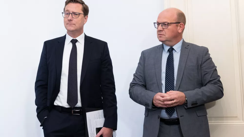 Ljubljana, prostori stranke Prerod.Novinarska konferenca stranke Vladimirja Prebilica Prerod, na kateri sta s podpredsednikom stranke ter strokovnjakom za varnost Klemnom Groseljem predstavila odziv stranke na tragicen dogodek v Novem mestu.