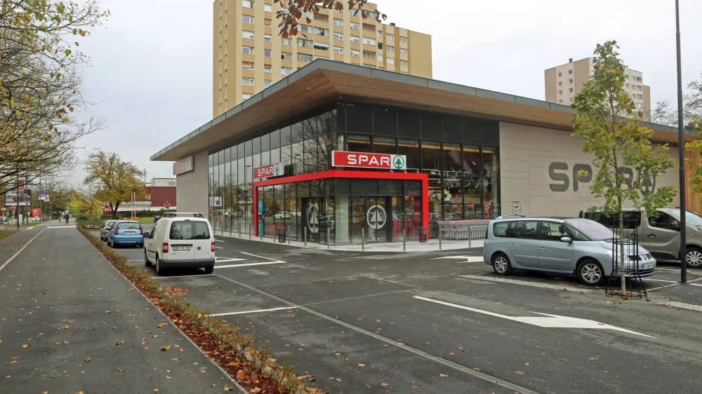 - 23.10.2017 &ndash; &Scaron;tepanjsko naselje - Spar Slovenija gradi svoj stoti trgovski center v križi&scaron;ču Litijske in Hru&scaron;evske ceste v Ljubljani &ndash; gradnja - gradbi&scaron;če//FOTO: Bojan Velikonja