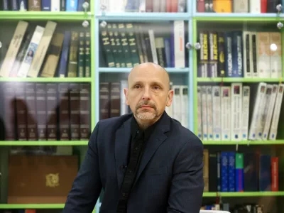 Aleksandar Stanković je zgoržen nad tistimi, ki se zdražajo nad tem, da se kak&scaron;na turistka na Hrva&scaron;kem okopa zgoraj brez. F Pixsell