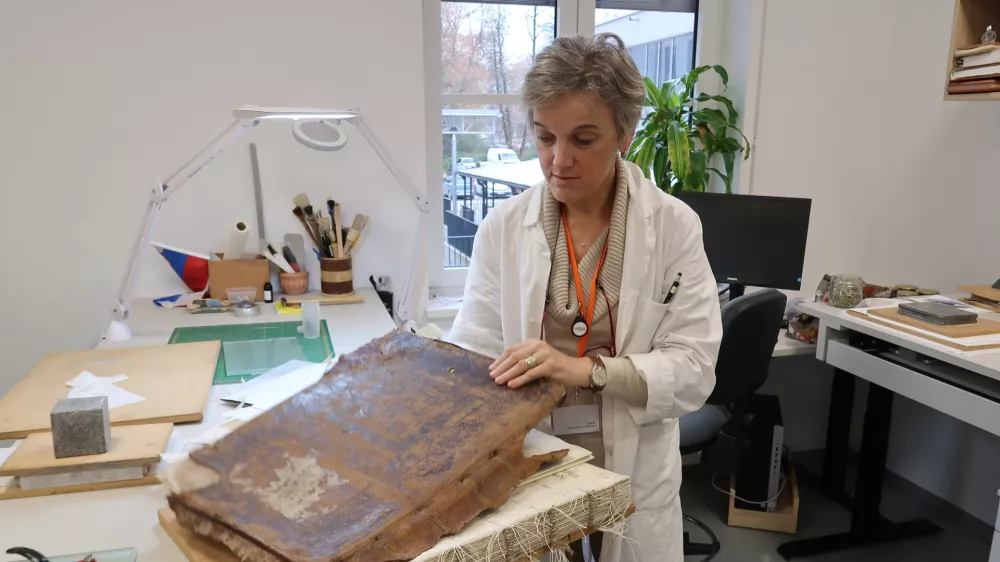 Arhiv Republike Slovenije, 80 let, javno vodstvo, Center za konserviranje in restavriranje arhivskega gradiva, arhivist, arhivistika / Foto: Nata&scaron;a Bucik Ozebek