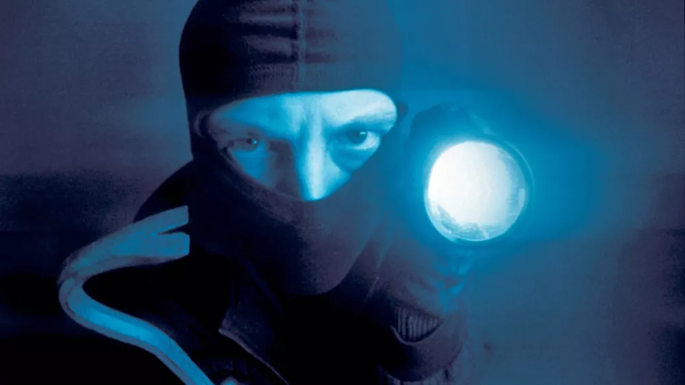 vlomilec baterija, tematska