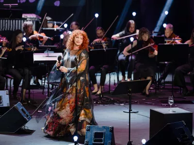 Koncert La&nbsp;Vita&nbsp;&egrave; bella / &Scaron;ansoni v ogledalu slovenske prve dame &scaron;ansona Vite Mavrič F Darja &Scaron;travs Tisu