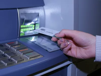 vlaganje kartice v bankomat