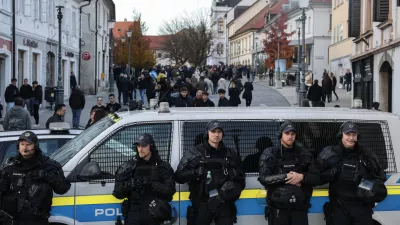 - 28.10.2025 - Izredna skup&scaron;čina občine Novo Mesto s svetniki in predstavniki vlade in protest proti romskemu nasilju z naslovom Dovolj je!//FOTO: Jaka Gasar