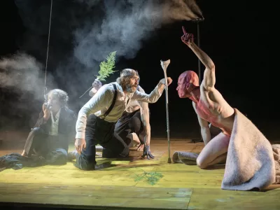 Ritualno poetično potovanje iz reda v kaos